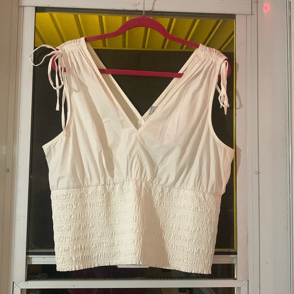 Women’s Old Navy White Top with shoulder ties.  Size Large.
